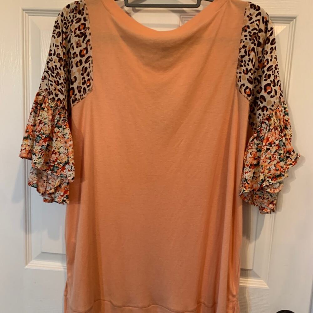 NWT GiGio Peach Blouson Tunic with Animal Print & Floral Ruffled Sleeves Size L - Picture 5 of 8